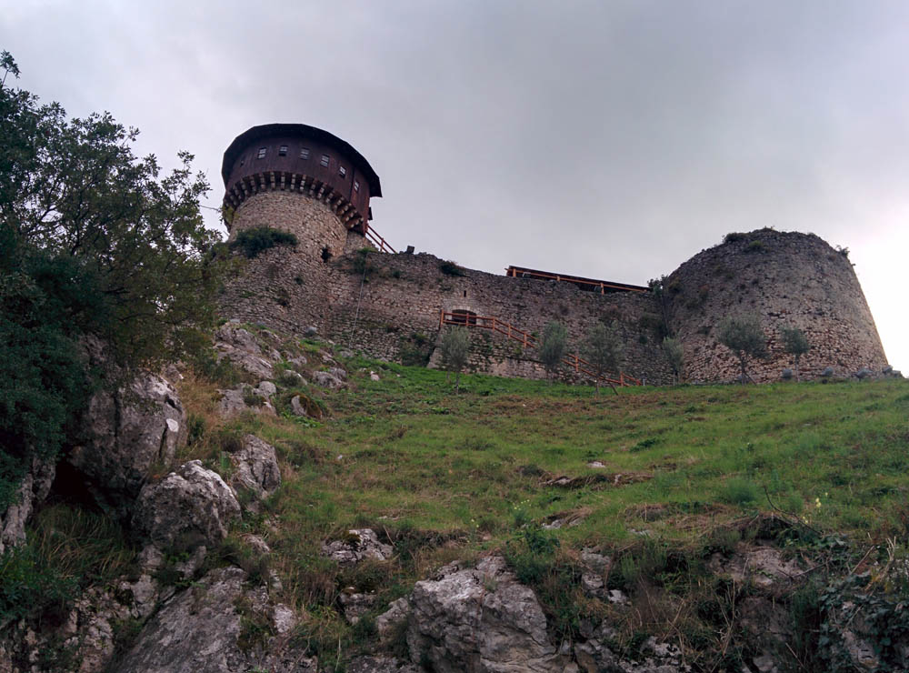 Замок Петрелла