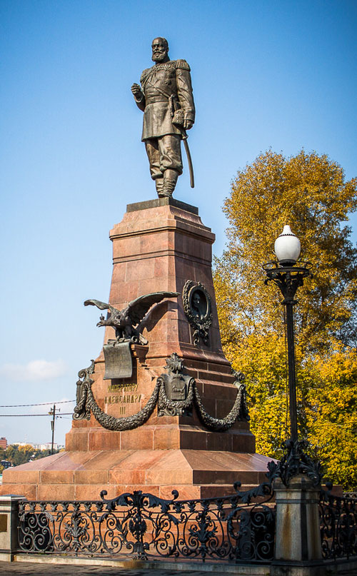 памятник Александру третьему иркутск