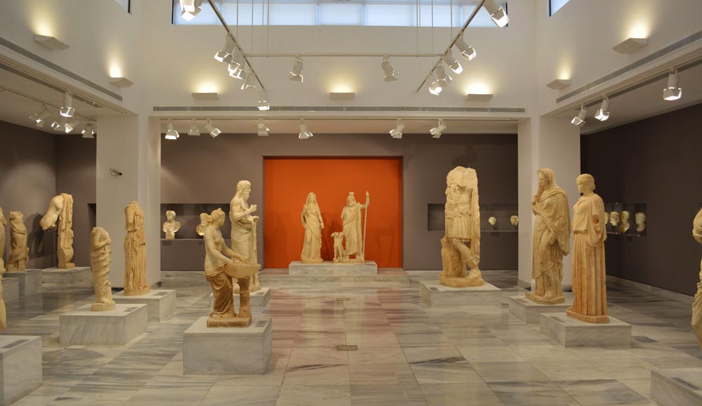 Музей в Афинах со скульптурами