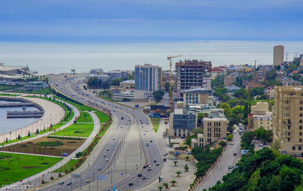 Панорама города с видом на море
